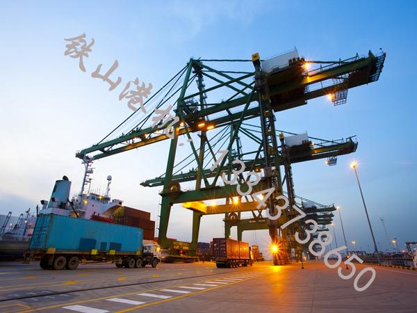 港口軌道式集裝箱吊機(jī)(jī)